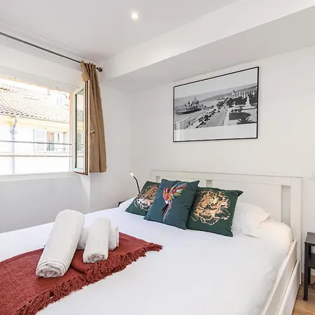 Spacious 2 Bdr Old Town Heart