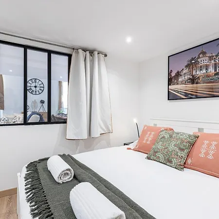 Spacious 2 Bdr Old Town Heart Apartamento