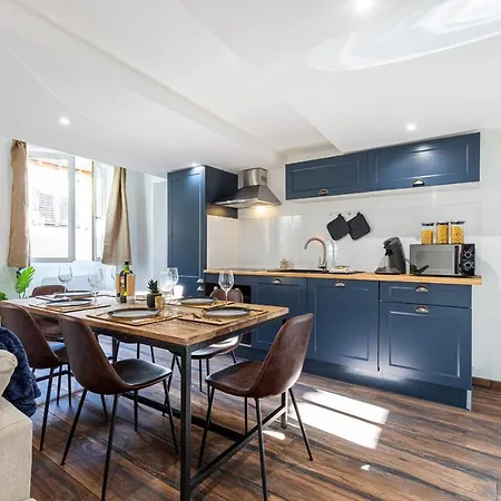 Spacious 2 Bdr Old Town Heart * Nice