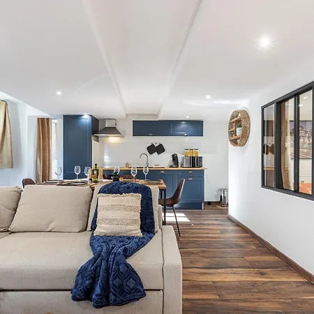 Daire Spacious 2 Bdr Old Town Heart *