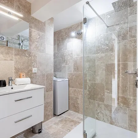 Spacious 2 Bdr Old Town Heart شقة نيس