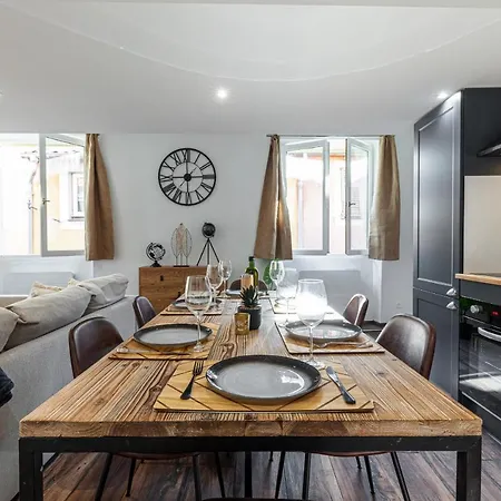 Spacious 2 Bdr Old Town Heart Daire