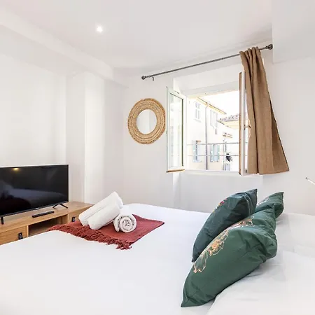 Spacious 2 Bdr Old Town Heart * نيس