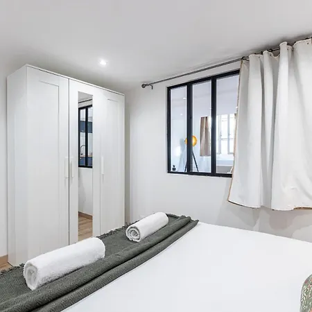 Spacious 2 Bdr Old Town Heart Apartment *