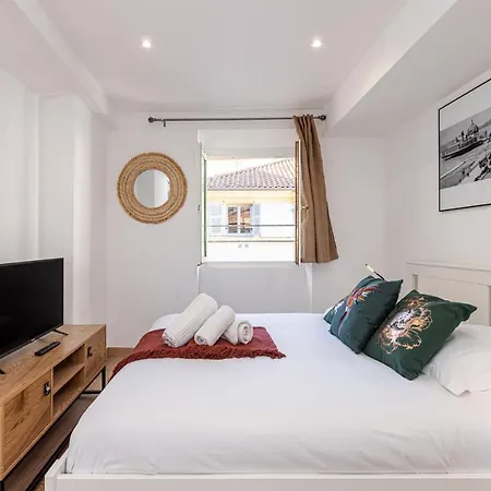 Spacious 2 Bdr Old Town Heart Daire Nice
