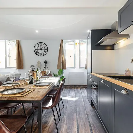 Spacious 2 Bdr Old Town Heart ניס