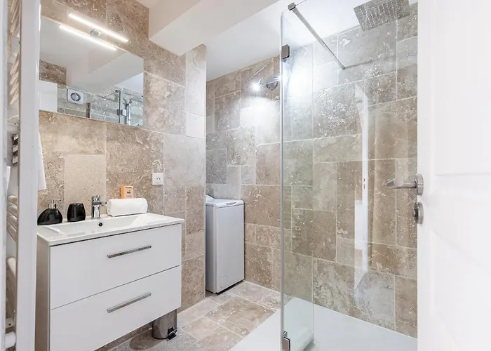 Spacious 2 Bdr Old Town Heart شقة نيس