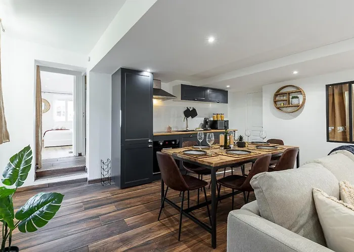 Spacious 2 Bdr Old Town Heart نيس