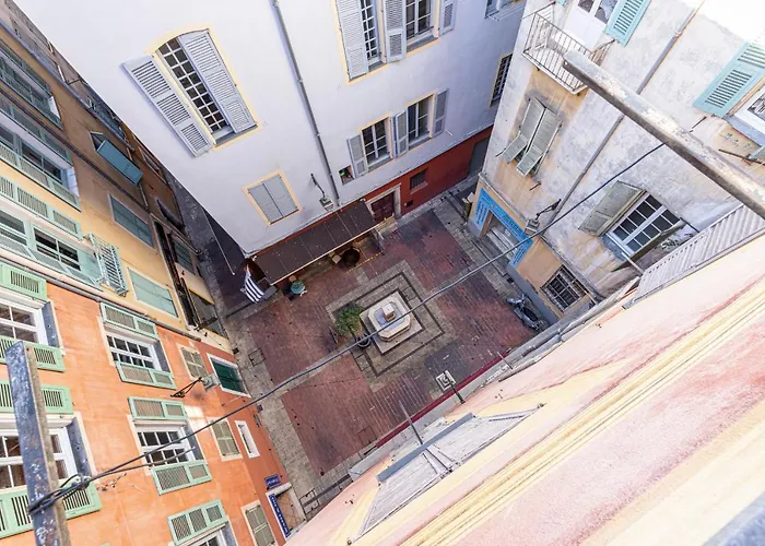 Spacious 2 Bdr Old Town Heart Nice