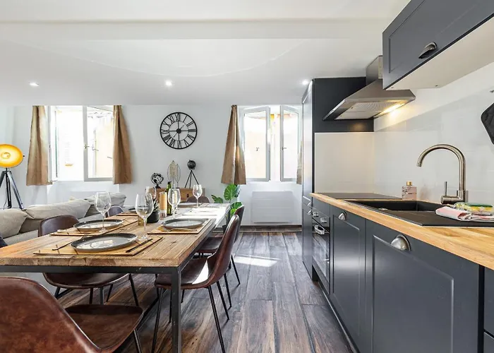 Spacious 2 Bdr Old Town Heart نيس