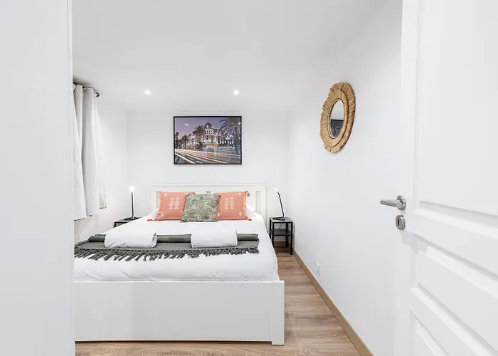 Spacious 2 Bdr Old Town Heart Nice