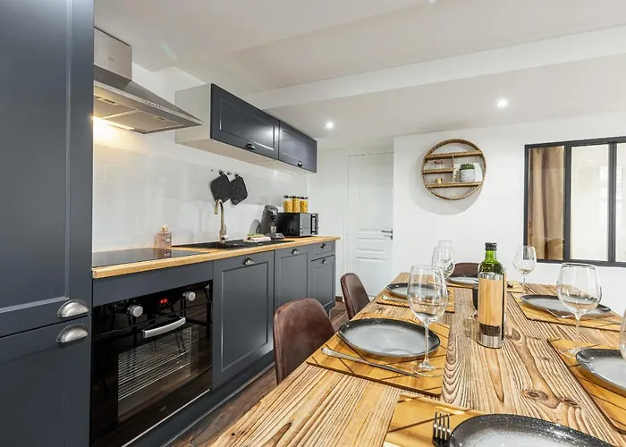 Spacious 2 Bdr Old Town Heart Nice